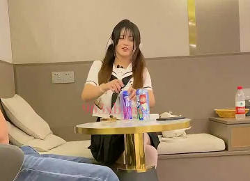 今天約瞭個可愛的學生妹-周星星