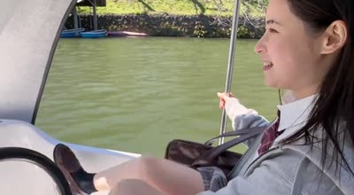 FC2PPV-4718515-粉紅色乳頭顏色白皙滑膩的18歲