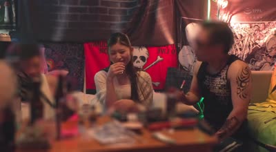 PFES-095 媚薬ヤリサーに迷い込んだ世間を知らないウブ女子大生 ヤバヤバアヘアヘ中出し大亂交 設楽ゆうひ