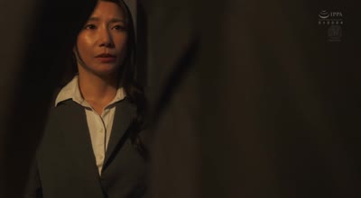 JUR-392 女上司、歪んだ刺激と躾に溺れる、SM不倫性交。 晝休みはダメな部下に躾けられて…。 専屬美女の『苦しみ』という快楽を解放―。 加藤あやの