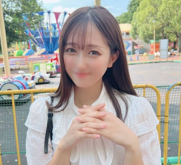 FC2PPV-4552188一位來自著名女子大學的漂亮女大學生被帶到瞭摩天輪