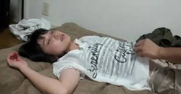 白嫩少婦被迷暈後被各種姿勢抽插