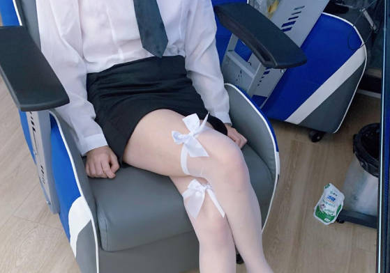 電競酒店的黑白絲誘惑